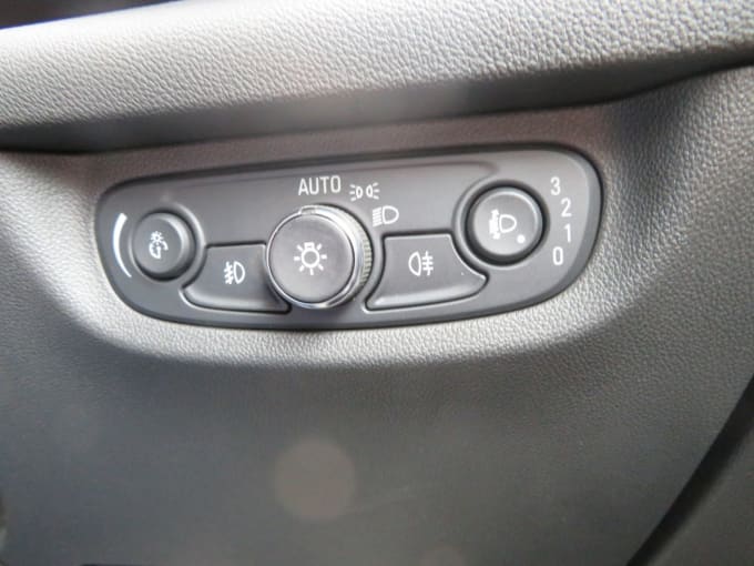 2025 Vauxhall Insignia