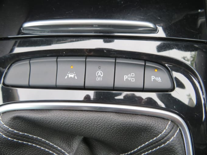 2025 Vauxhall Insignia