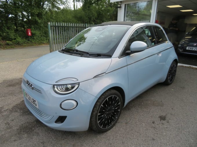 2025 Fiat 500e C