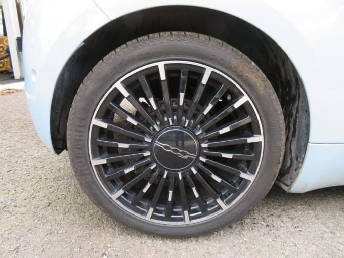 2025 Fiat 500e C