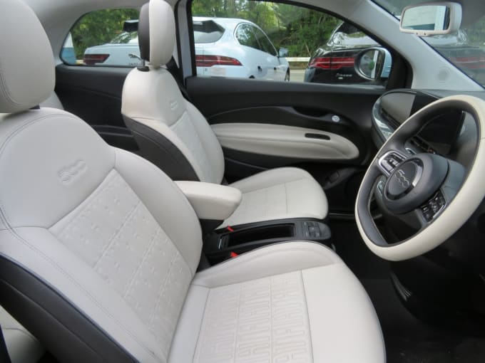 2025 Fiat 500e C
