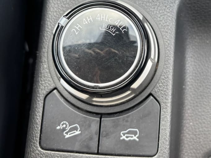 2025 Mitsubishi L200