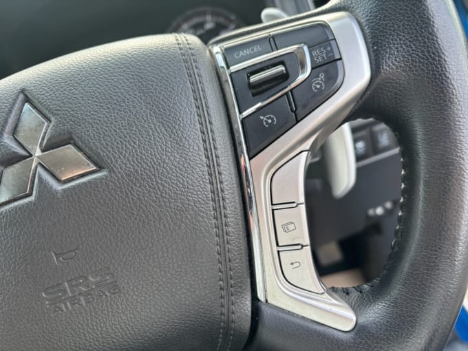 2025 Mitsubishi L200