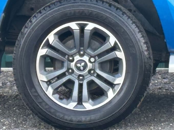 2025 Mitsubishi L200
