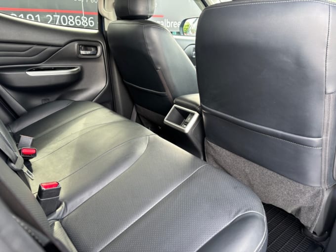 2025 Mitsubishi L200