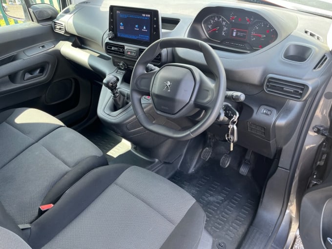 2025 Peugeot Partner