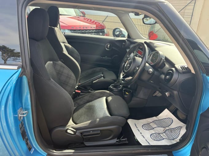2025 Mini Hatch