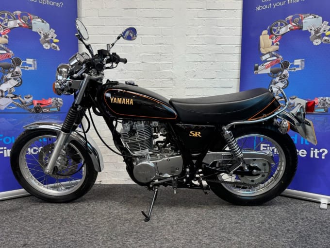 2025 Yamaha Sr400