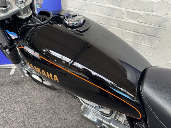 2025 Yamaha Sr400