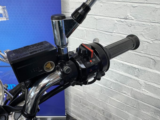2025 Yamaha Sr400