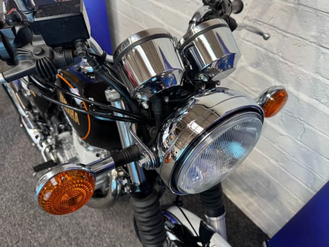 2025 Yamaha Sr400