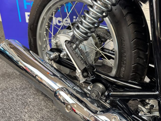 2025 Yamaha Sr400