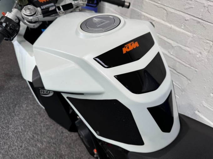 2025 Ktm Rc 8
