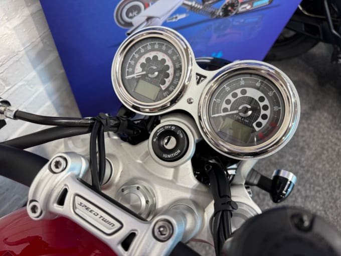 2025 Triumph Speed Twin 1200