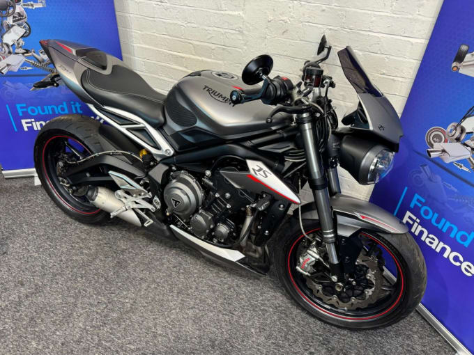 2025 Triumph Street Triple 765