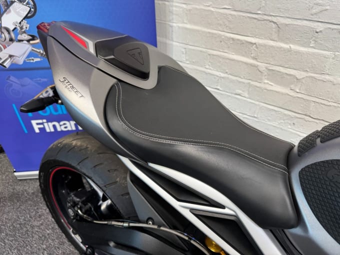 2025 Triumph Street Triple 765