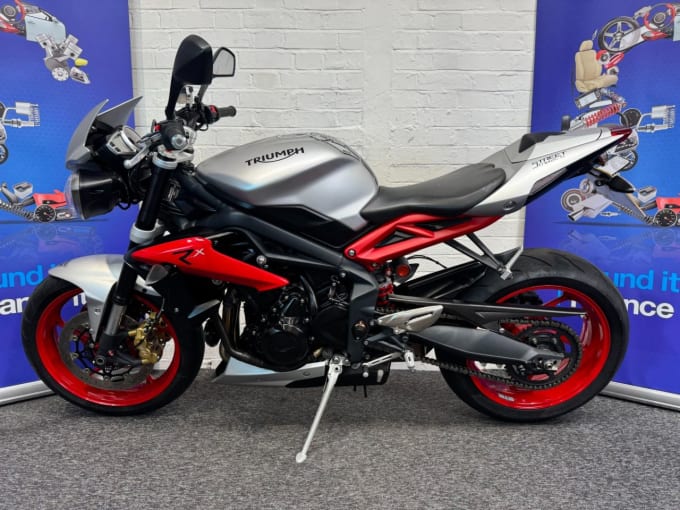 2025 Triumph Street Triple 675