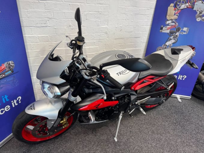 2025 Triumph Street Triple 675