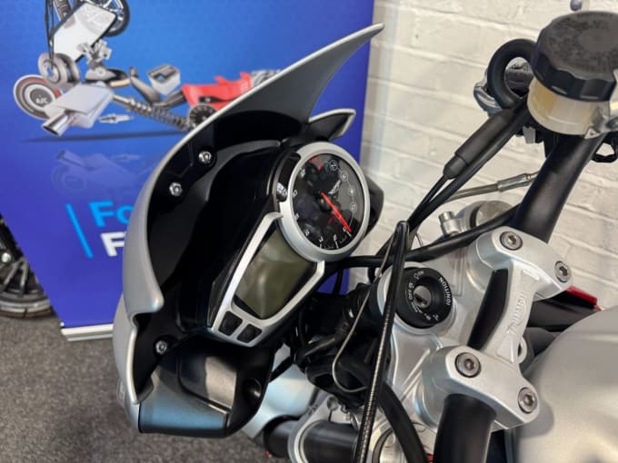 2025 Triumph Street Triple 675