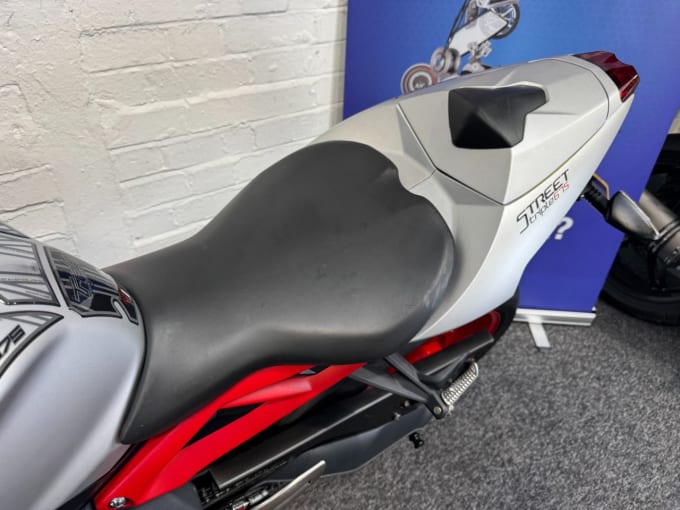 2025 Triumph Street Triple 675