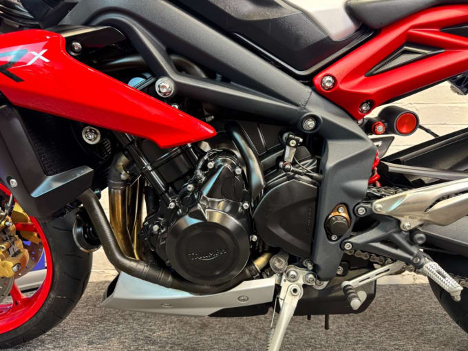 2025 Triumph Street Triple 675