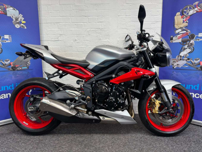 2025 Triumph Street Triple 675