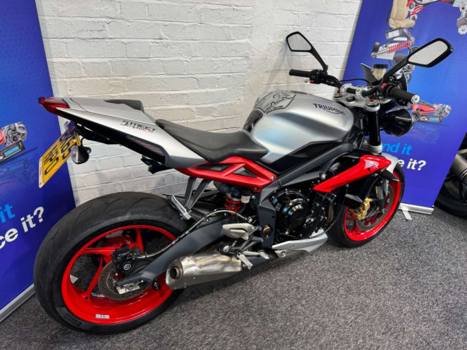 2025 Triumph Street Triple 675