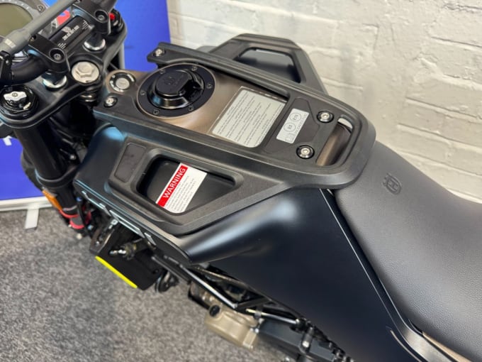 2025 Husqvarna Svartpilen 401