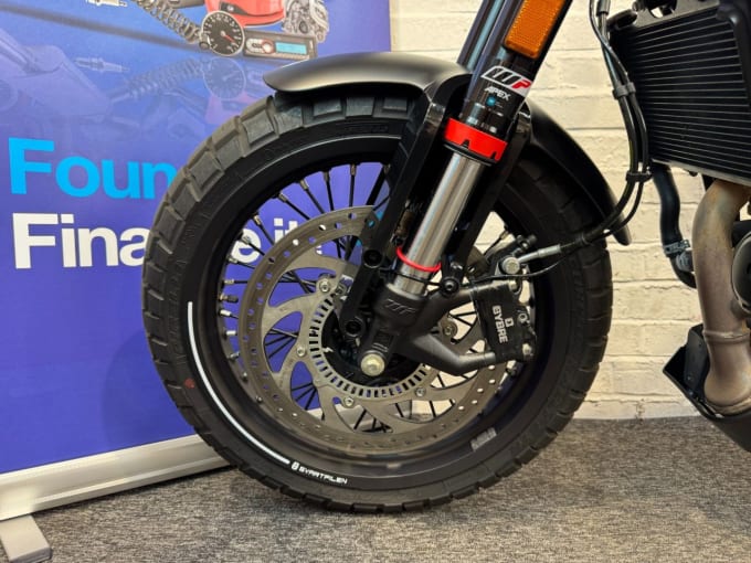 2025 Husqvarna Svartpilen 401