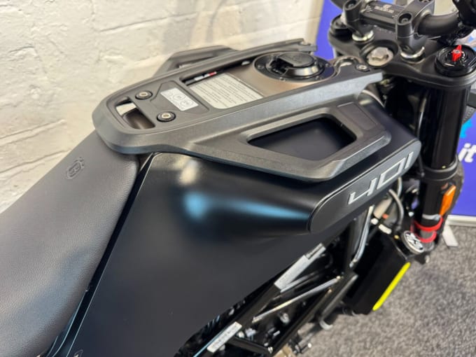2025 Husqvarna Svartpilen 401