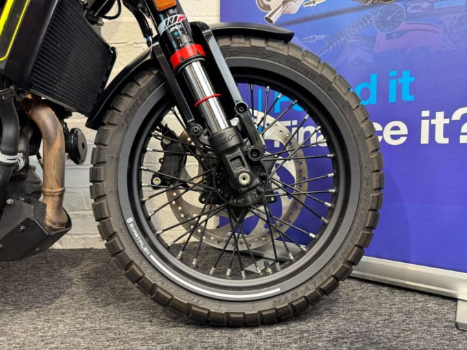 2025 Husqvarna Svartpilen 401