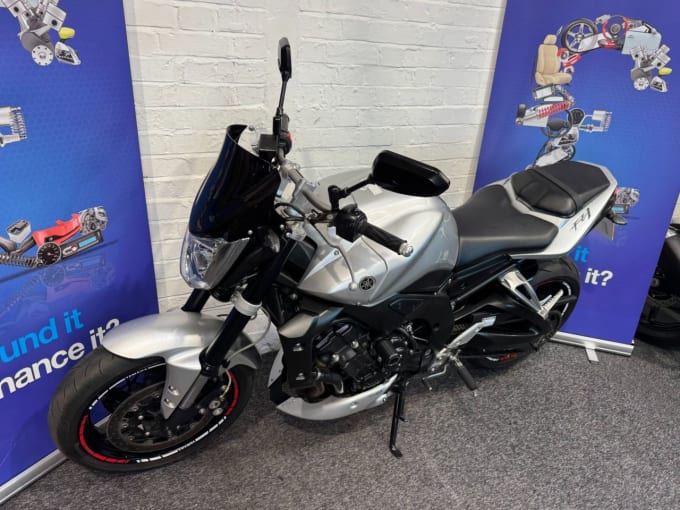 2025 Yamaha Fz1