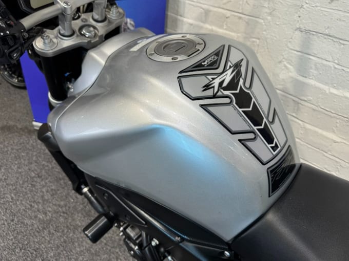 2025 Yamaha Fz1
