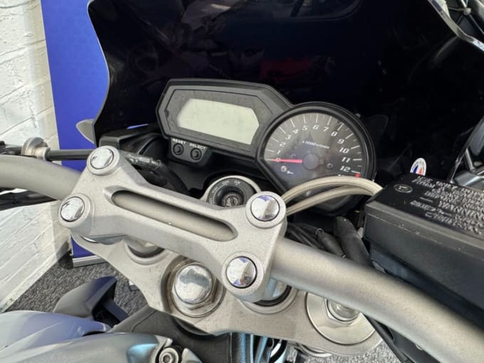 2025 Yamaha Fz1