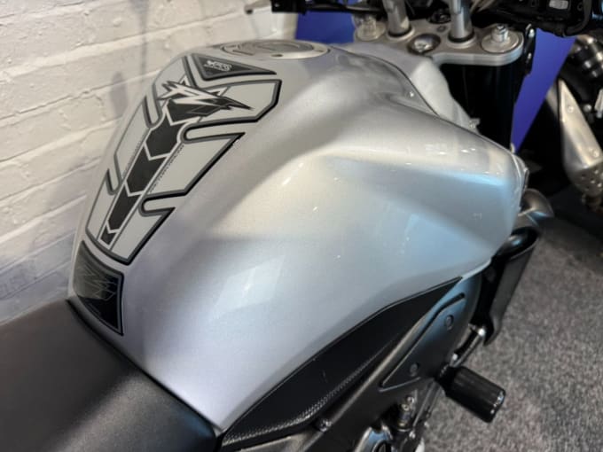 2025 Yamaha Fz1