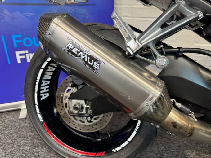2025 Yamaha Fz1