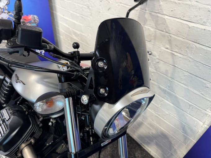 2025 Moto Guzzi V9 Bobber