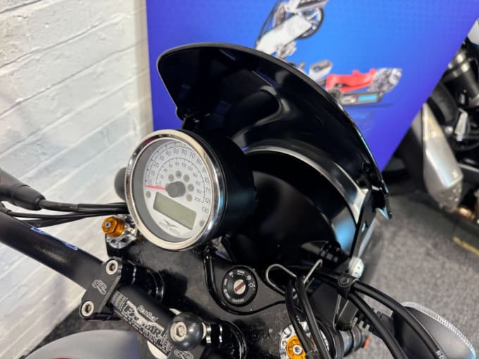 2025 Moto Guzzi V9 Bobber