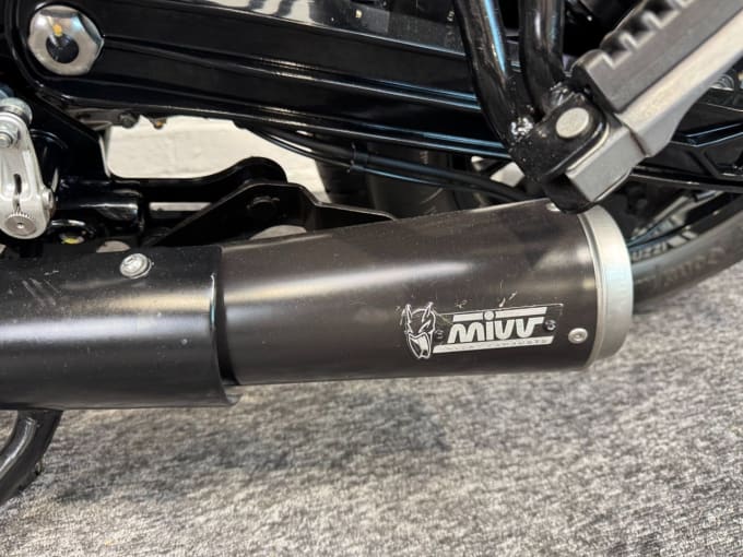 2025 Moto Guzzi V9 Bobber