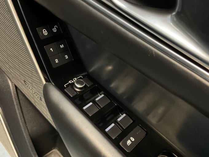 2025 Land Rover Range Rover Velar