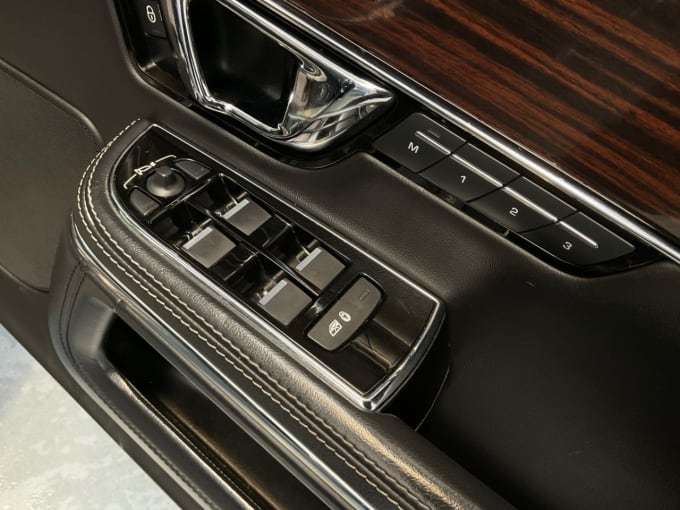 2025 Jaguar Xj
