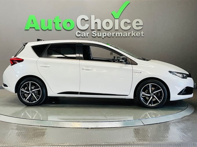 2025 Toyota Auris