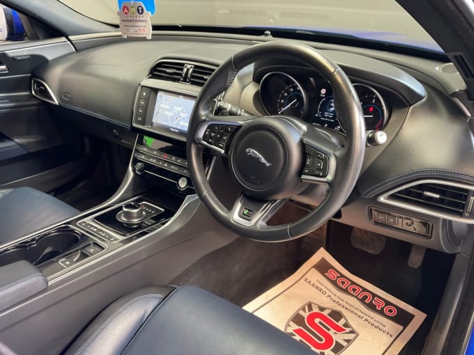 2025 Jaguar Xe