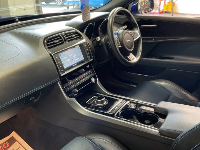 2025 Jaguar Xe