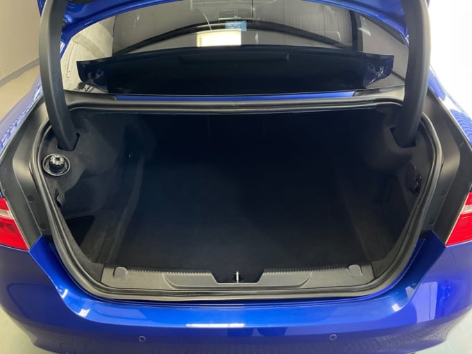 2025 Jaguar Xe