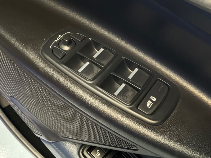 2025 Jaguar Xe