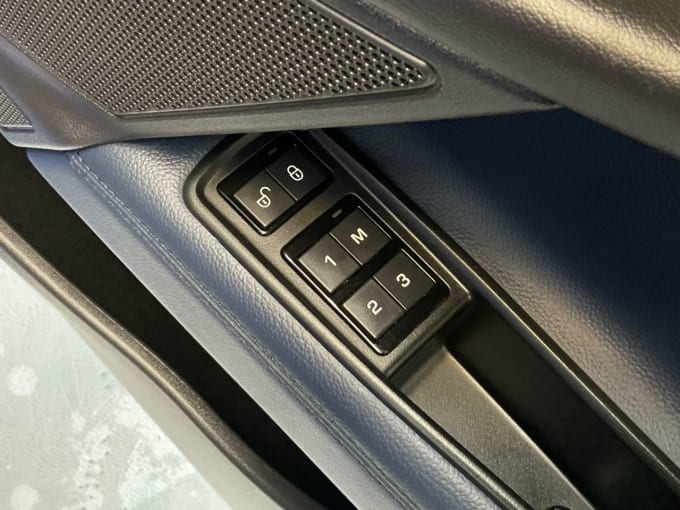 2025 Jaguar Xe