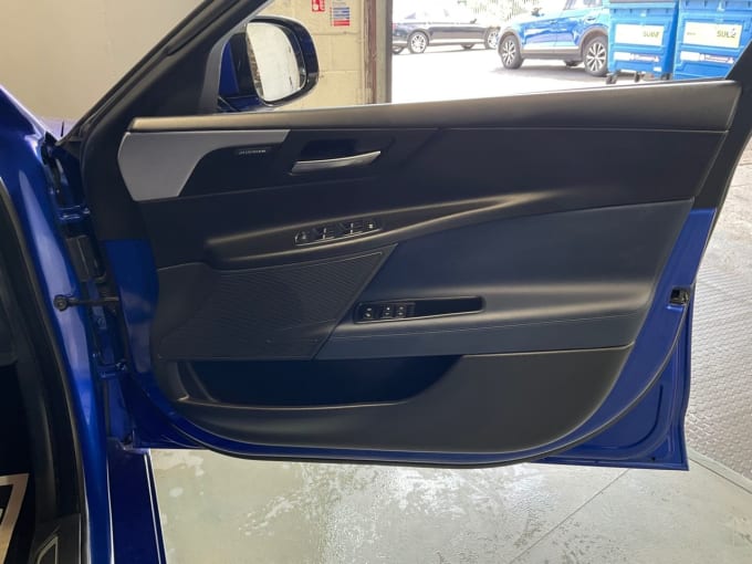 2025 Jaguar Xe