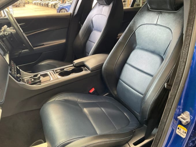 2025 Jaguar Xe
