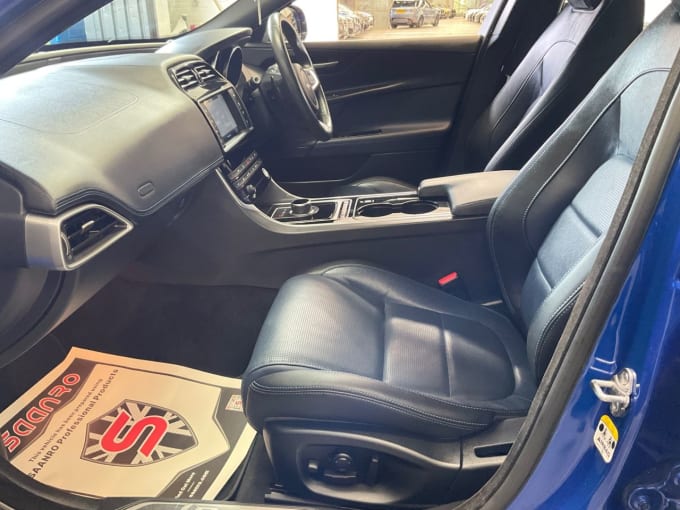 2025 Jaguar Xe
